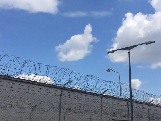 „Ten el-paso dostal kázeňák,“ aneb slovník pražských vězeňských dozorců. Kdo je balíčenka a kdy vězni koňují?