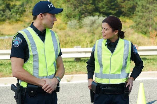 Rookie Blue - Děcka nejsou v pohodě - Z filmu - Peter Mooney, Priscilla Faia