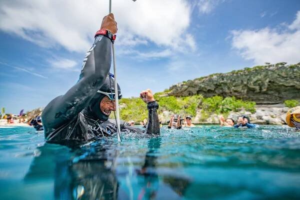 Do hlubin oceánu i sebe sama. Dlouhá cesta na jeden jediný nádech | eMontana.cz