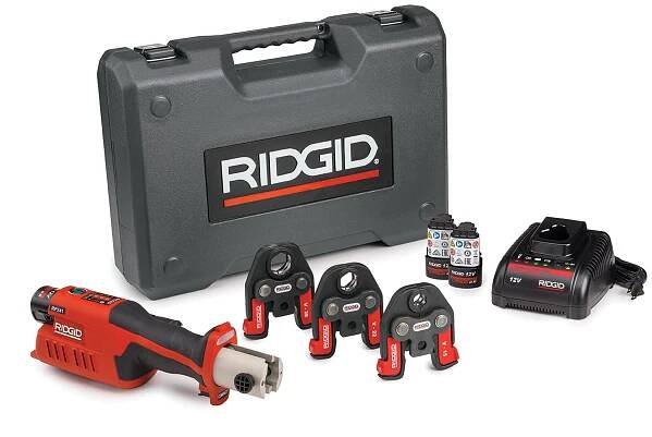 RIDGID uvádí zcela novou řadu ergonomických a lehkých lisovacích strojů