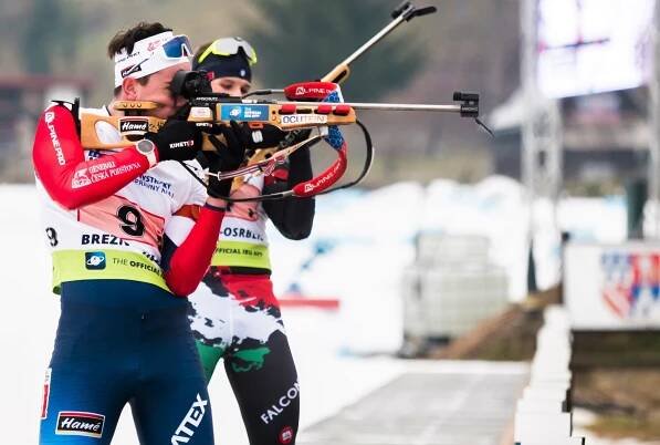 Junior Ondřej Mánek potěšil bezchybnou střelbou a 12. místem v IBU Cupu!