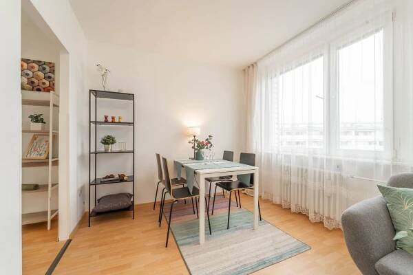 Prodej bytu po rekonstrukci, Praha 9, ul. Jablonecká - Bc. Zuzana Radová, DiS. 
