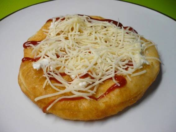 Langoše "jako ze stánku" podle Ládi Hrušky