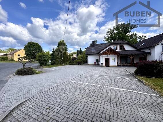 Penzion se skladem, dvougaráží, dětským hřištěm a parkovacím stáním (1257m2) - Tachov - Vítkov | Reality.iDNES.cz 