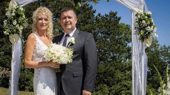 Svatební foto vicepremiéra a předsedy ČSSD Jana Hamáčka. Vzal si bývalou političku ODS Gabrielu Kloudovou. Tuto fotku následně zveřejnil na internetu (1. srpna 2020)