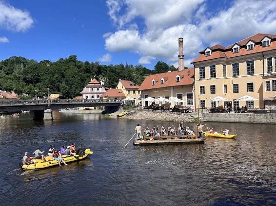 Průvody, dobové trhy i živé šachy. Krumlov ožije renesancí