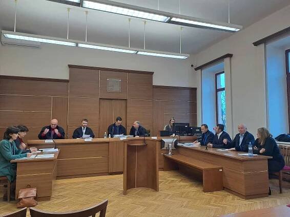 Krajský soud v Českých Budějovicích ve středu 31. ledna zahájil hlavní líčení v případu obchodu s lidmi. Obžalobě čelí manželský pár původem z Rumunska.