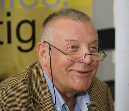 Soubor:Karel Hvížďala (20. Podzimní knižní veletrh).JPG – Wikipedie