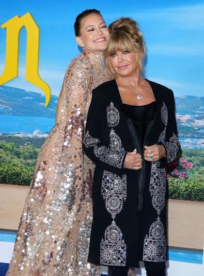Tady se geny nezapřou. Nádherná Kate Hudson zářila vedle nestárnoucí maminky Goldie Hawn (76) na premiéře