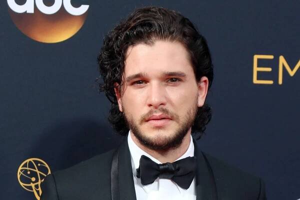 The Classic Flow Hairstyle is Back – Gallery