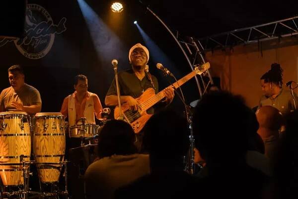 Foto: Richard Bona & Mandekan Cubano, Olomouc – Jazz Tibet Club, 11. 7. 16