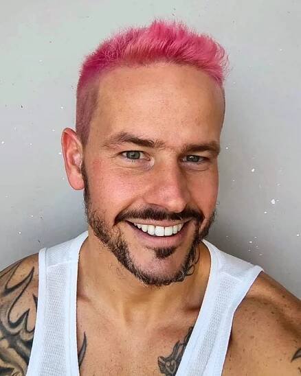 FOTO: Tomáš Rys je internetový showman, své diváky baví svými videi. – stránka 99