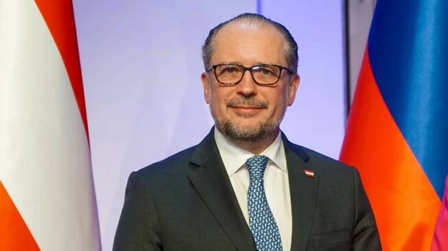 Schwarzenberga jsem znal od dětství, říká rakouský ministr Schallenberg. Čeho si u něj vážil?
