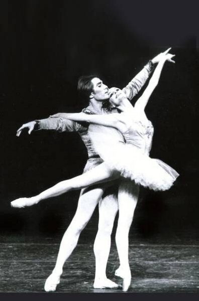 Patricia McBride and Jean-Pierre Bonnefoux in George Balanchine's Theme and Variations . © Martha Swope, courtesy Charlotte Ballet. (Click image for larger version)