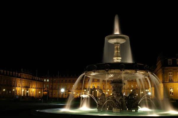 Súbor:Stuttgart Schlossplatz Nacht new.jpg – Wikipédia
