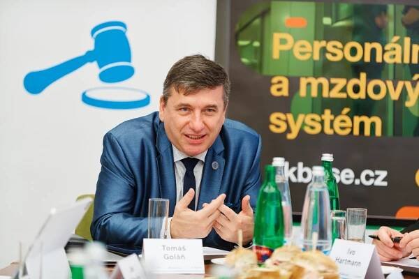 Senát nakonec o obměně ÚS rozhodne na konci května, podle Goláně mohou jména "narazit"