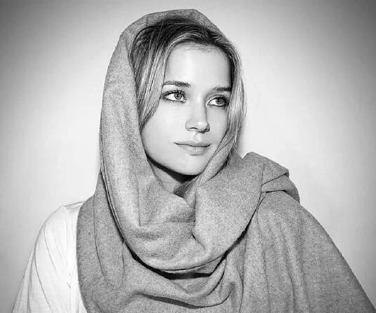Elizabeth Lail Biography - Facts, Childhood, Family Life & Achievements