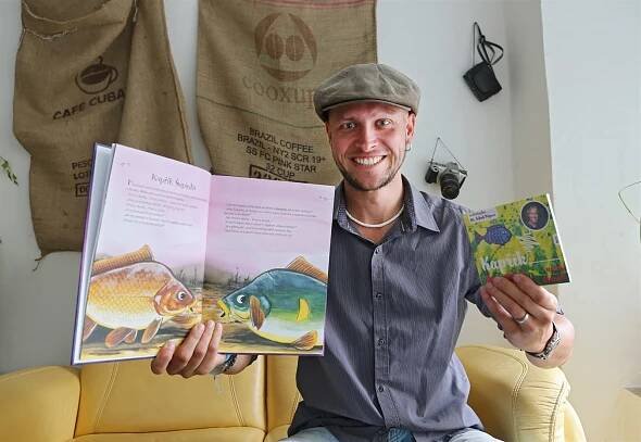 Jednoduchý jazyk a více ilustrací. Spisovatel poslechl nejmenší čtenáře