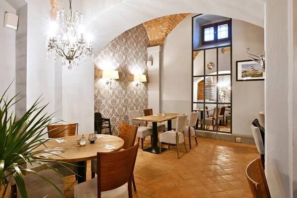 Dárkové vouchery do zámecké restaurace Chateau Ctěnice, platí na jídlo i nápoje
