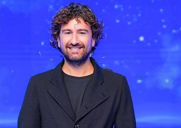 Alessandro Siani spiega perché non è presente sui social e perché ha detto no a molte cose (tipo la pubblicità)