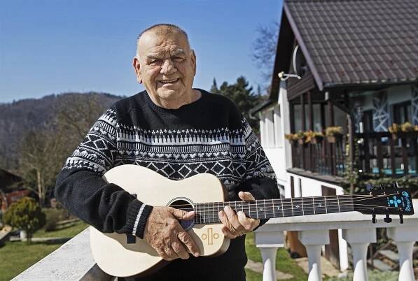 Růže z papíru nebo Stánky. Připomeňte si největší hity z repertoáru Františka Nedvěda
