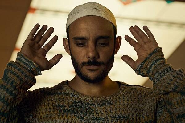 Američtí bohové - The Beguiling Man - Z filmu - Omid Abtahi