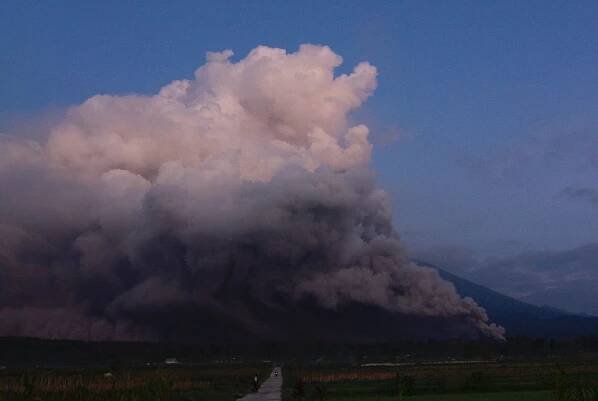 Japonská meteorologická agentura dokonce varovala před možným nebezpečím vzniku vlny tsunami, to se ale nepotvrdilo.