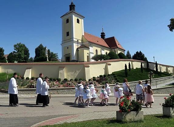 Slavnost Božího těla 19. 6. 2022 – Farnost Hradčovice 