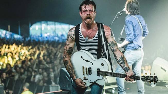 Koncert Eagles of Death Metal skončil tragicky. Co se stalo se členy skupiny?