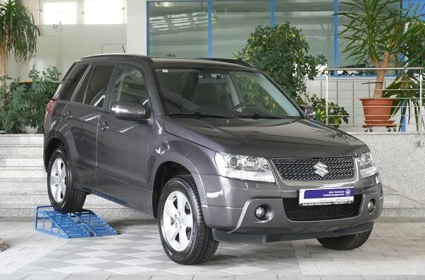Auto - Auta z dovozu | Nabídka vozů | Suzuki Grand Vitara 2.4i Club 4x4 benzín 124kw