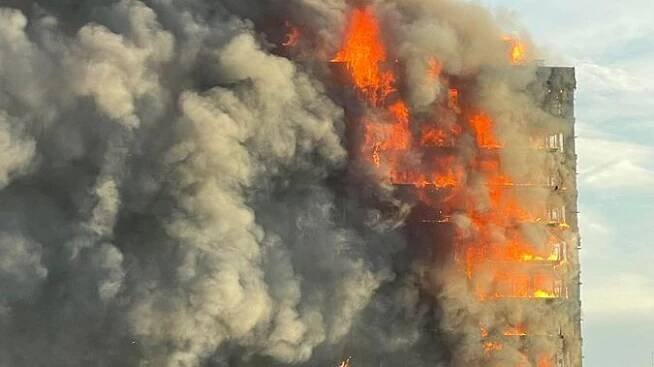 Plameny doslova svištěly nahoru. Ve Valencii hořel 14patrový dům, vzplál ohromující rychlostí