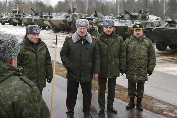 DPA: Lukašenko připravuje Bělorusko na možné vyhlášení válečného stavu
