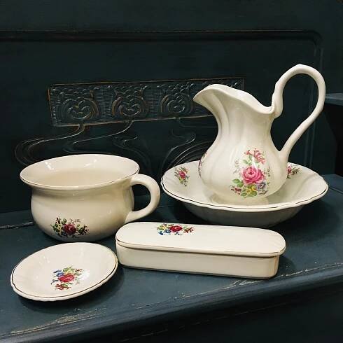 PORCELÁNOVÁ MYCÍ SOUPRAVA - DŽBÁN, UMYVADLO, NOČNÍK, TALÍŘEK, DÓZA