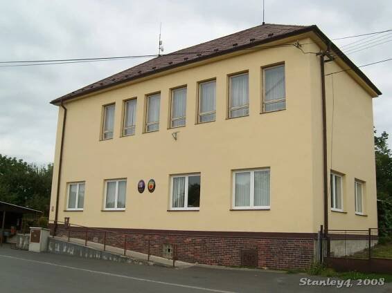 Nová Hradečná, Obecní úřad