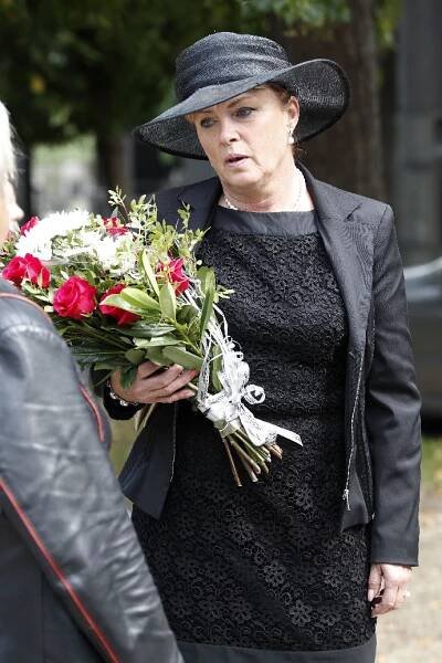 FOTO: Na pohřeb Zdenky Procházková dorazila řada lidí. – stránka 8