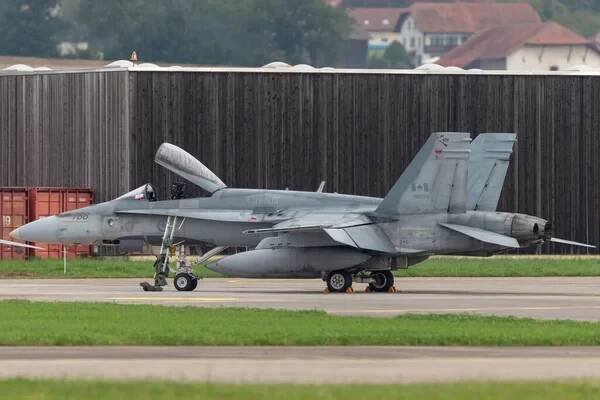 Payerne, Švýcarsko - 1. září 2014: Royal Canadian Air Force (RCAF) McDonnell Douglas CF-188A (F / A-18 Hornet) stíhací letoun. — Stock obrázek