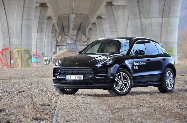 Porsche už dostalo motor z Volkswagenu, teď ho má ze Škodovky. Test SUV Macan