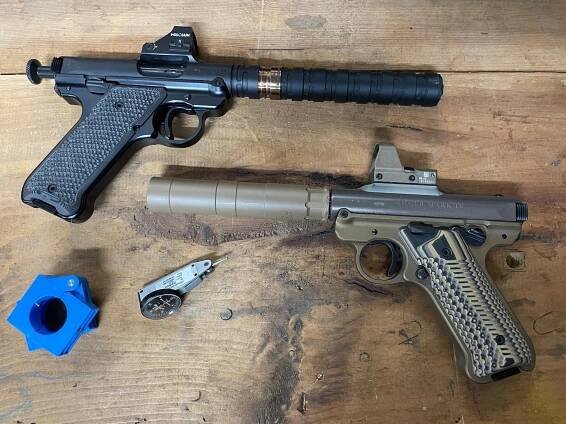 Suppressed Ruger Mark IV. Noir | TAG Rifleworks