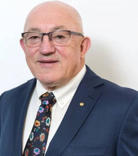 John Mackay Independent Non‑ Executive Chairman 400X453