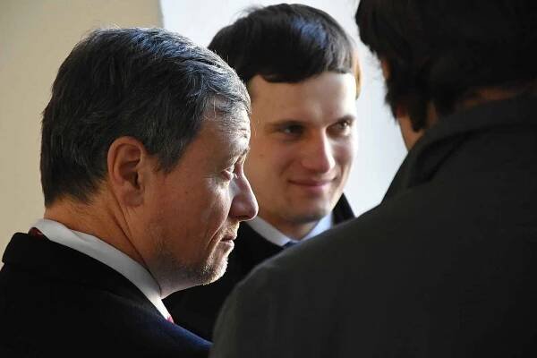 Závěrečné řeči začaly v úterý u Krajského soudu v Praze v kauze údajných korupčních manipulací se zakázkami Středočeského kraje, kde mezi 11 obžalovanými nejviditelněji vyčnívá někdejší hejtman David Rath.