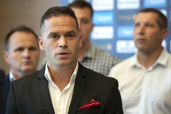 MIMORIADNA SPRÁVA: Zomrel Dušan Pašek mladší, obesil sa na bratislavskej Kolibe
