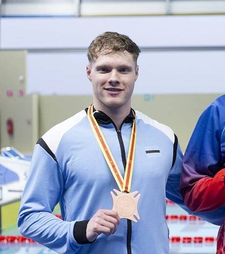 Adrian Robinson (swimmer)