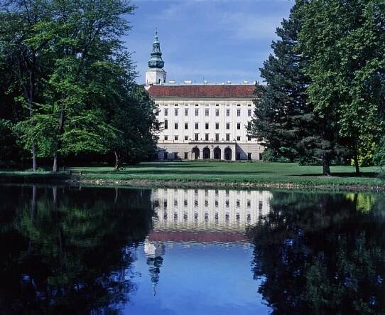 Vizovice : Kroměříž : Luhačovice : Zřícenina hradu Lukov : Hrad Buchlov, Zámek Buchlovice : Bystřice pod Hostýnem, Svatý