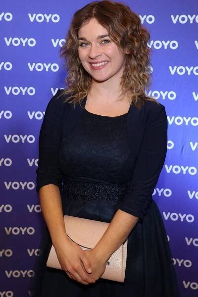Bouřlivá premiéra Extraktorů! Provokace Štáfka s Révaiem, Schneiderová s dcerou, otec Hanychové s manželkou...