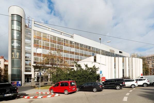Bílý dům (dříve Administrativní budova městského výboru KSČ) | Objekty | Brněnský architektonický manuál - průvodce brněnskou