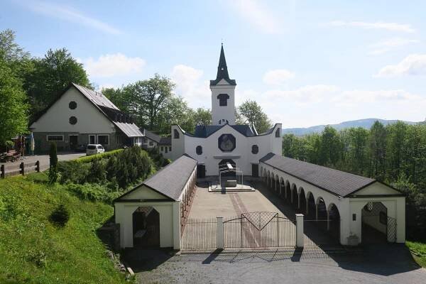 Česká poutní místa oslovují návštěvníky mystickou atmosférou, podobně jako ta v zahraničí