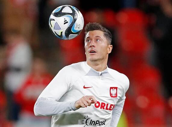 Gól, jaký Češi ještě nedali, pokořený Lewandowski i premiéři v hledišti