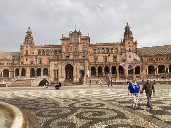 "Budou si myslet, že jsme se zbláznili." Sevilla láká na flamenco, keramiku i Kolumba