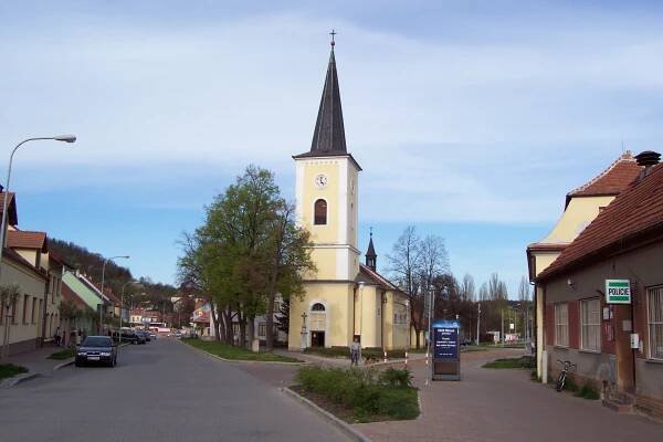 Soubor:Church in Brno-Bystrc.jpg