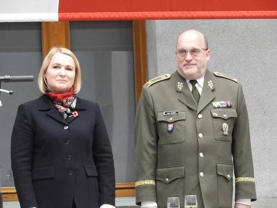 Knihu rozhlasových komentářů generála Moravce pokřtily jeho vnučka a ministryně